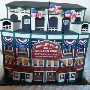 DEPARTMENT 56 CHICAGO CUBS WRIGLEY FIELD HOUSE LIGHTED XMAS IN THE CITY